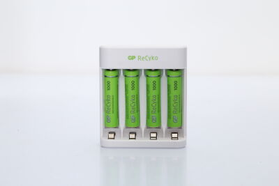 GP E411 Usb Şarj Cihaz + 4 Adet AAA 950 mAh Şarjlı İnce Kalem Pil - 1